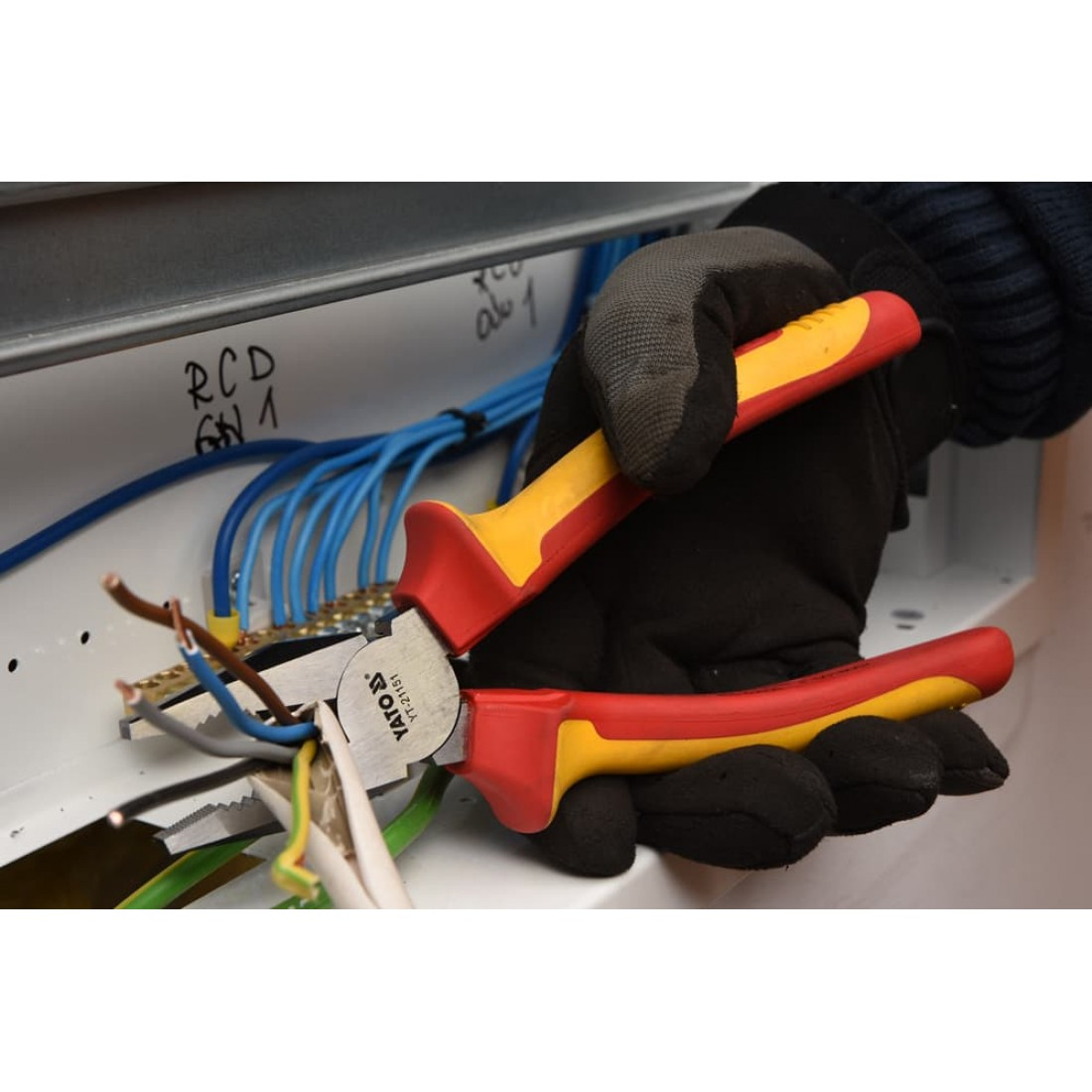 YATO Kombinált fogó 1000V-ig szigetelt 160 mm – galéria